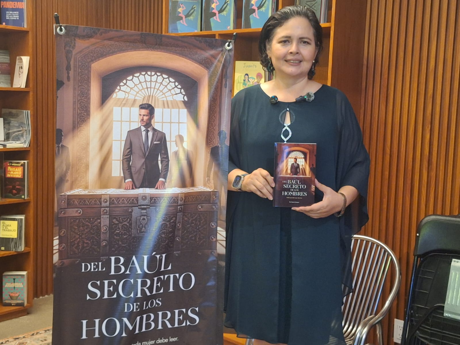 Se presentó en Cancún el libro "Del Baúl Secreto de los Hombres" de Yasmín Campos